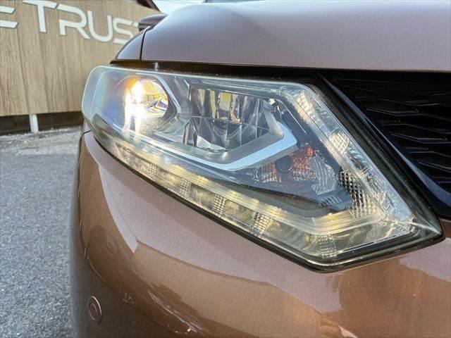 エクストレイル ２０Ｘ　ハイブリッド　エマージェンシーブレーキＰ　サンルーフ　４ＷＤ　アラウンドビューモニター　本革シート　ＥＴＣ　ＬＥＤヘッドライト　純正ＳＤナビ　スマートキー　ヒルディセントコントロール　シートヒーター　純正１７インチアルミ　電動格納ミラー（30枚目）