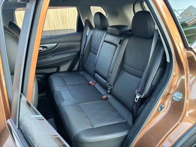 エクストレイル ２０Ｘ　ハイブリッド　エマージェンシーブレーキＰ　サンルーフ　４ＷＤ　アラウンドビューモニター　本革シート　ＥＴＣ　ＬＥＤヘッドライト　純正ＳＤナビ　スマートキー　ヒルディセントコントロール　シートヒーター　純正１７インチアルミ　電動格納ミラー（32枚目）