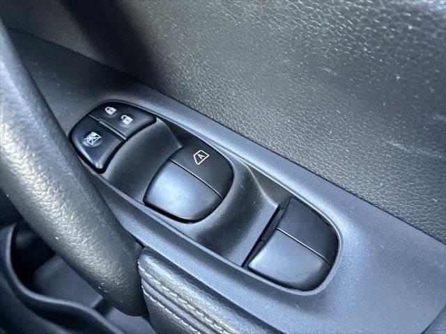 エクストレイル ２０Ｘ　ハイブリッド　エマージェンシーブレーキＰ　サンルーフ　４ＷＤ　アラウンドビューモニター　本革シート　ＥＴＣ　ＬＥＤヘッドライト　純正ＳＤナビ　スマートキー　ヒルディセントコントロール　シートヒーター　純正１７インチアルミ　電動格納ミラー（41枚目）