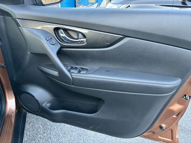 エクストレイル ２０Ｘ　ハイブリッド　エマージェンシーブレーキＰ　サンルーフ　４ＷＤ　アラウンドビューモニター　本革シート　ＥＴＣ　ＬＥＤヘッドライト　純正ＳＤナビ　スマートキー　ヒルディセントコントロール　シートヒーター　純正１７インチアルミ　電動格納ミラー（51枚目）