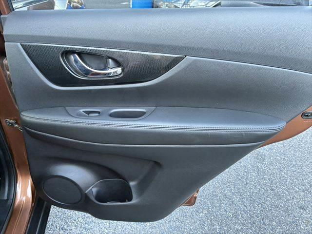 エクストレイル ２０Ｘ　ハイブリッド　エマージェンシーブレーキＰ　サンルーフ　４ＷＤ　アラウンドビューモニター　本革シート　ＥＴＣ　ＬＥＤヘッドライト　純正ＳＤナビ　スマートキー　ヒルディセントコントロール　シートヒーター　純正１７インチアルミ　電動格納ミラー（54枚目）