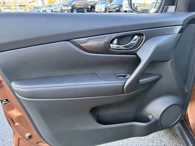 エクストレイル ２０Ｘ　ハイブリッド　エマージェンシーブレーキＰ　サンルーフ　４ＷＤ　アラウンドビューモニター　本革シート　ＥＴＣ　ＬＥＤヘッドライト　純正ＳＤナビ　スマートキー　ヒルディセントコントロール　シートヒーター　純正１７インチアルミ　電動格納ミラー（57枚目）