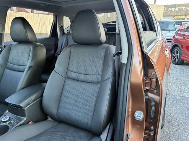 エクストレイル ２０Ｘ　ハイブリッド　エマージェンシーブレーキＰ　サンルーフ　４ＷＤ　アラウンドビューモニター　本革シート　ＥＴＣ　ＬＥＤヘッドライト　純正ＳＤナビ　スマートキー　ヒルディセントコントロール　シートヒーター　純正１７インチアルミ　電動格納ミラー（58枚目）