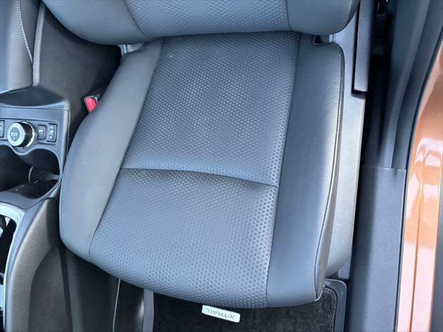 エクストレイル ２０Ｘ　ハイブリッド　エマージェンシーブレーキＰ　サンルーフ　４ＷＤ　アラウンドビューモニター　本革シート　ＥＴＣ　ＬＥＤヘッドライト　純正ＳＤナビ　スマートキー　ヒルディセントコントロール　シートヒーター　純正１７インチアルミ　電動格納ミラー（59枚目）