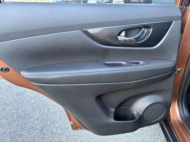 エクストレイル ２０Ｘ　ハイブリッド　エマージェンシーブレーキＰ　サンルーフ　４ＷＤ　アラウンドビューモニター　本革シート　ＥＴＣ　ＬＥＤヘッドライト　純正ＳＤナビ　スマートキー　ヒルディセントコントロール　シートヒーター　純正１７インチアルミ　電動格納ミラー（60枚目）