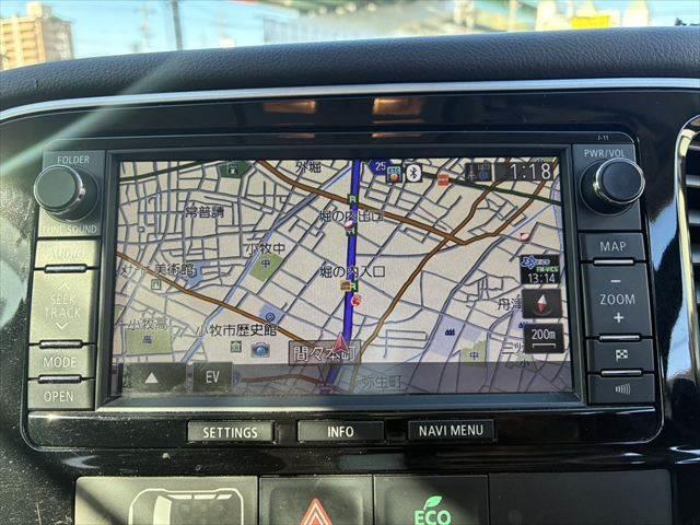 アウトランダーＰＨＥＶ Ｇナビパッケージ　４ＷＤ　純正ＳＤナビ　バックカメラ　禁煙車　衝突軽減ブレーキ　フルセグＴＶ　レーダークルーズコントロール　Ｂｌｕｅｔｏｏｔｈ　ＨＩＤヘッドライト　シートヒーター　スマートキー　ＭＴモード付シフト（4枚目）