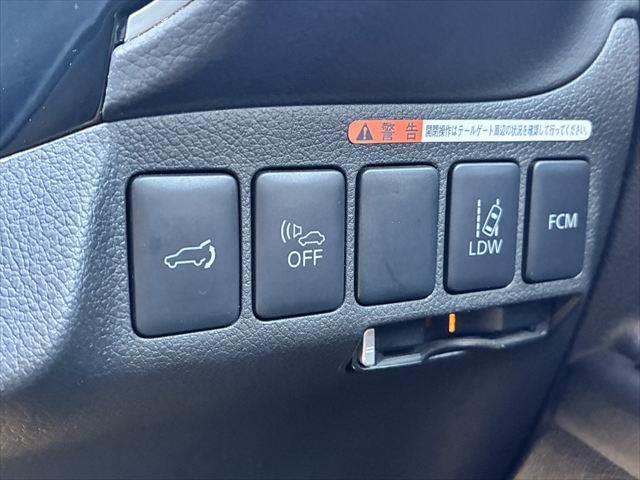 アウトランダーＰＨＥＶ Ｇナビパッケージ　４ＷＤ　純正ＳＤナビ　バックカメラ　禁煙車　衝突軽減ブレーキ　フルセグＴＶ　レーダークルーズコントロール　Ｂｌｕｅｔｏｏｔｈ　ＨＩＤヘッドライト　シートヒーター　スマートキー　ＭＴモード付シフト（8枚目）