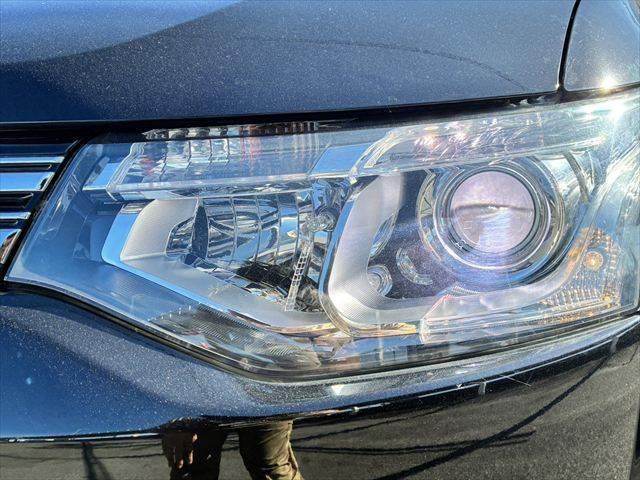 アウトランダーＰＨＥＶ Ｇナビパッケージ　４ＷＤ　純正ＳＤナビ　バックカメラ　禁煙車　衝突軽減ブレーキ　フルセグＴＶ　レーダークルーズコントロール　Ｂｌｕｅｔｏｏｔｈ　ＨＩＤヘッドライト　シートヒーター　スマートキー　ＭＴモード付シフト（13枚目）