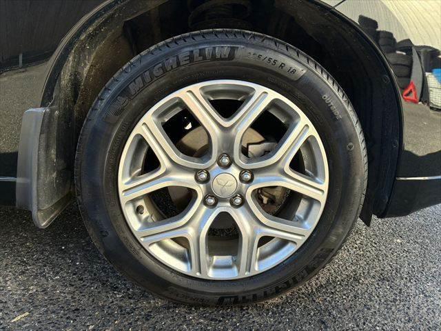 アウトランダーＰＨＥＶ Ｇナビパッケージ　４ＷＤ　純正ＳＤナビ　バックカメラ　禁煙車　衝突軽減ブレーキ　フルセグＴＶ　レーダークルーズコントロール　Ｂｌｕｅｔｏｏｔｈ　ＨＩＤヘッドライト　シートヒーター　スマートキー　ＭＴモード付シフト（15枚目）