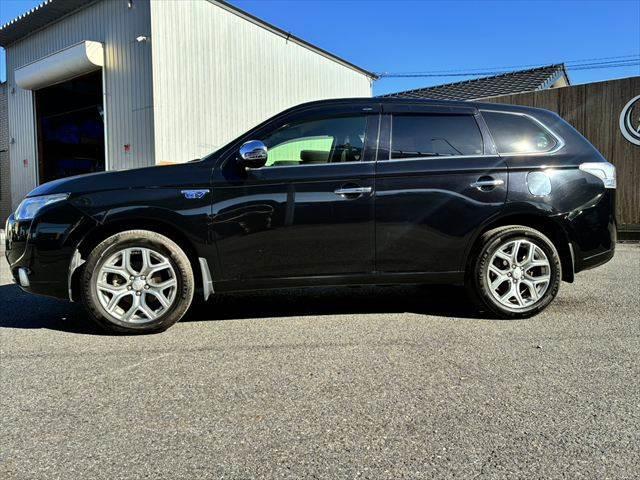 アウトランダーＰＨＥＶ Ｇナビパッケージ　４ＷＤ　純正ＳＤナビ　バックカメラ　禁煙車　衝突軽減ブレーキ　フルセグＴＶ　レーダークルーズコントロール　Ｂｌｕｅｔｏｏｔｈ　ＨＩＤヘッドライト　シートヒーター　スマートキー　ＭＴモード付シフト（22枚目）