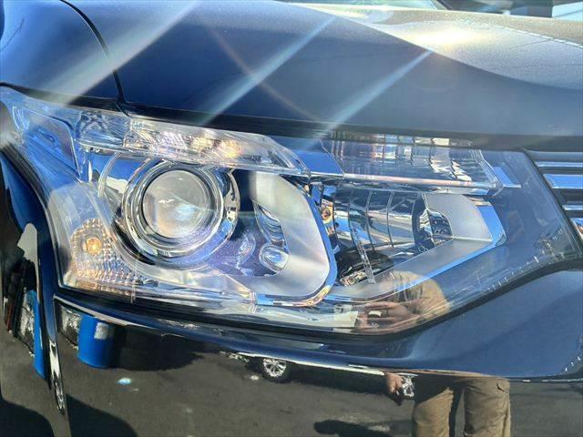 アウトランダーＰＨＥＶ Ｇナビパッケージ　４ＷＤ　純正ＳＤナビ　バックカメラ　禁煙車　衝突軽減ブレーキ　フルセグＴＶ　レーダークルーズコントロール　Ｂｌｕｅｔｏｏｔｈ　ＨＩＤヘッドライト　シートヒーター　スマートキー　ＭＴモード付シフト（32枚目）