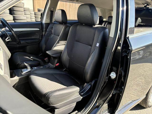 アウトランダーＰＨＥＶ Ｇナビパッケージ　４ＷＤ　純正ＳＤナビ　バックカメラ　禁煙車　衝突軽減ブレーキ　フルセグＴＶ　レーダークルーズコントロール　Ｂｌｕｅｔｏｏｔｈ　ＨＩＤヘッドライト　シートヒーター　スマートキー　ＭＴモード付シフト（34枚目）