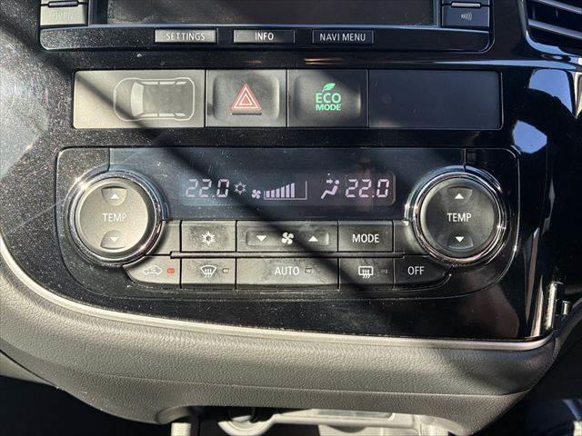 アウトランダーＰＨＥＶ Ｇナビパッケージ　４ＷＤ　純正ＳＤナビ　バックカメラ　禁煙車　衝突軽減ブレーキ　フルセグＴＶ　レーダークルーズコントロール　Ｂｌｕｅｔｏｏｔｈ　ＨＩＤヘッドライト　シートヒーター　スマートキー　ＭＴモード付シフト（37枚目）