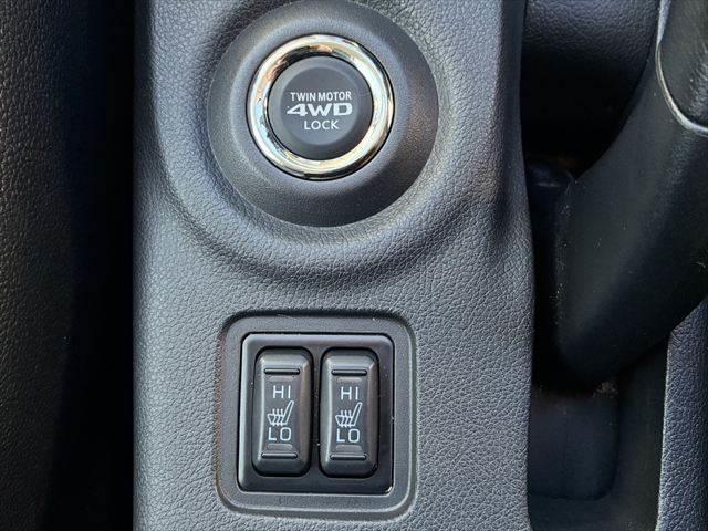 アウトランダーＰＨＥＶ Ｇナビパッケージ　４ＷＤ　純正ＳＤナビ　バックカメラ　禁煙車　衝突軽減ブレーキ　フルセグＴＶ　レーダークルーズコントロール　Ｂｌｕｅｔｏｏｔｈ　ＨＩＤヘッドライト　シートヒーター　スマートキー　ＭＴモード付シフト（38枚目）