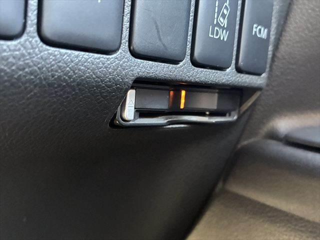 アウトランダーＰＨＥＶ Ｇナビパッケージ　４ＷＤ　純正ＳＤナビ　バックカメラ　禁煙車　衝突軽減ブレーキ　フルセグＴＶ　レーダークルーズコントロール　Ｂｌｕｅｔｏｏｔｈ　ＨＩＤヘッドライト　シートヒーター　スマートキー　ＭＴモード付シフト（42枚目）