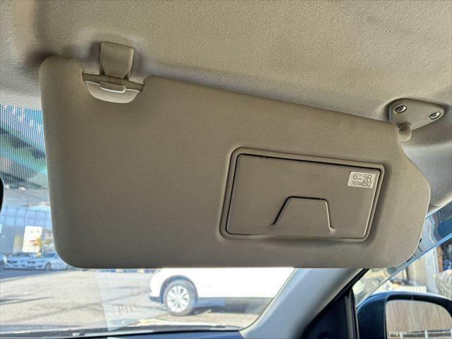 アウトランダーＰＨＥＶ Ｇナビパッケージ　４ＷＤ　純正ＳＤナビ　バックカメラ　禁煙車　衝突軽減ブレーキ　フルセグＴＶ　レーダークルーズコントロール　Ｂｌｕｅｔｏｏｔｈ　ＨＩＤヘッドライト　シートヒーター　スマートキー　ＭＴモード付シフト（44枚目）