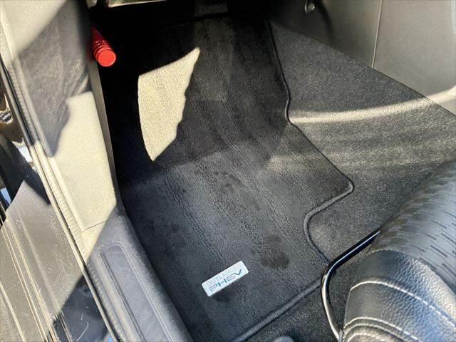 アウトランダーＰＨＥＶ Ｇナビパッケージ　４ＷＤ　純正ＳＤナビ　バックカメラ　禁煙車　衝突軽減ブレーキ　フルセグＴＶ　レーダークルーズコントロール　Ｂｌｕｅｔｏｏｔｈ　ＨＩＤヘッドライト　シートヒーター　スマートキー　ＭＴモード付シフト（50枚目）