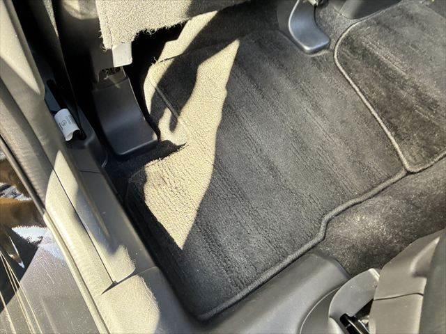 アウトランダーＰＨＥＶ Ｇナビパッケージ　４ＷＤ　純正ＳＤナビ　バックカメラ　禁煙車　衝突軽減ブレーキ　フルセグＴＶ　レーダークルーズコントロール　Ｂｌｕｅｔｏｏｔｈ　ＨＩＤヘッドライト　シートヒーター　スマートキー　ＭＴモード付シフト（51枚目）