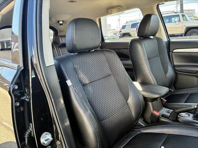 アウトランダーＰＨＥＶ Ｇナビパッケージ　４ＷＤ　純正ＳＤナビ　バックカメラ　禁煙車　衝突軽減ブレーキ　フルセグＴＶ　レーダークルーズコントロール　Ｂｌｕｅｔｏｏｔｈ　ＨＩＤヘッドライト　シートヒーター　スマートキー　ＭＴモード付シフト（53枚目）