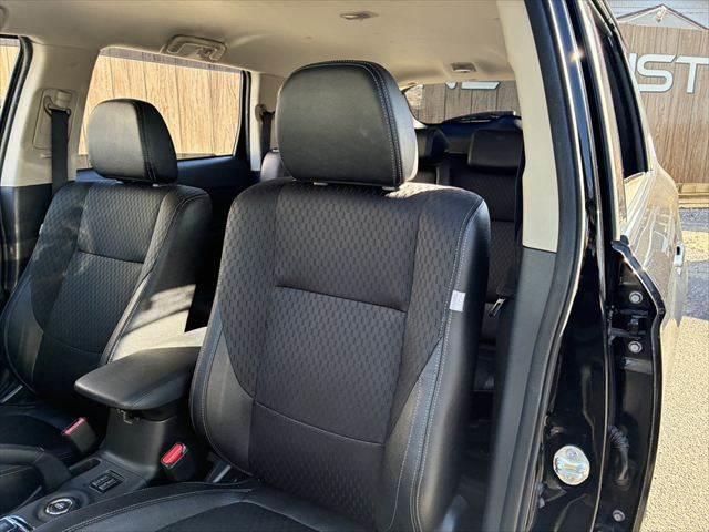 アウトランダーＰＨＥＶ Ｇナビパッケージ　４ＷＤ　純正ＳＤナビ　バックカメラ　禁煙車　衝突軽減ブレーキ　フルセグＴＶ　レーダークルーズコントロール　Ｂｌｕｅｔｏｏｔｈ　ＨＩＤヘッドライト　シートヒーター　スマートキー　ＭＴモード付シフト（59枚目）