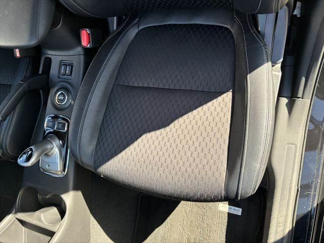 アウトランダーＰＨＥＶ Ｇナビパッケージ　４ＷＤ　純正ＳＤナビ　バックカメラ　禁煙車　衝突軽減ブレーキ　フルセグＴＶ　レーダークルーズコントロール　Ｂｌｕｅｔｏｏｔｈ　ＨＩＤヘッドライト　シートヒーター　スマートキー　ＭＴモード付シフト（60枚目）