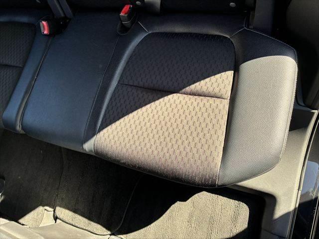 アウトランダーＰＨＥＶ Ｇナビパッケージ　４ＷＤ　純正ＳＤナビ　バックカメラ　禁煙車　衝突軽減ブレーキ　フルセグＴＶ　レーダークルーズコントロール　Ｂｌｕｅｔｏｏｔｈ　ＨＩＤヘッドライト　シートヒーター　スマートキー　ＭＴモード付シフト（63枚目）