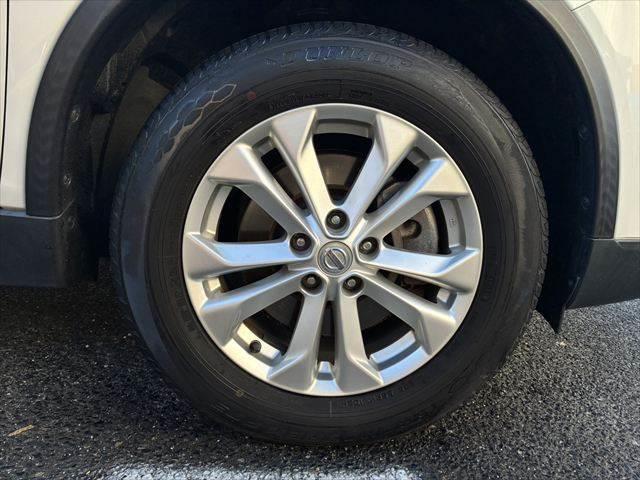 エクストレイル ２０Ｘ　ハイブリッド　エマージェンシーブレーキＰ　４ＷＤ　禁煙車　純正メモリーナビ　バックカメラ　フルセグＴＶ　　Ｂｌｕｅｔｏｏｔｈ対応　ＵＳＢポート　衝突軽減ブレーキ　シートヒーター　ＬＥＤヘッドライト　電動格納ミラー　盗難防止装置　スマートキー（13枚目）