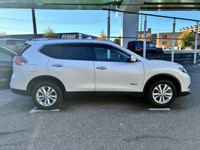 エクストレイル ２０Ｘ　ハイブリッド　エマージェンシーブレーキＰ　４ＷＤ　禁煙車　純正メモリーナビ　バックカメラ　フルセグＴＶ　　Ｂｌｕｅｔｏｏｔｈ対応　ＵＳＢポート　衝突軽減ブレーキ　シートヒーター　ＬＥＤヘッドライト　電動格納ミラー　盗難防止装置　スマートキー（16枚目）