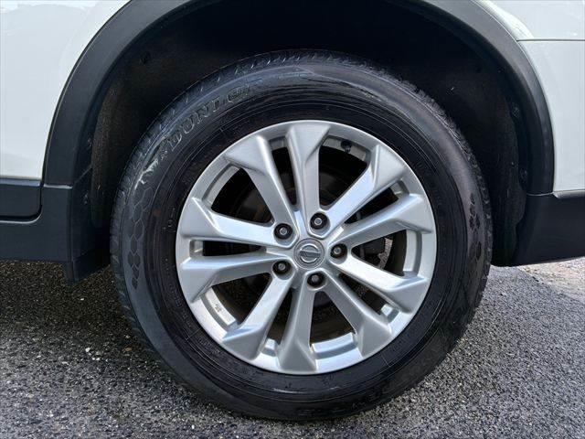 エクストレイル ２０Ｘ　ハイブリッド　エマージェンシーブレーキＰ　４ＷＤ　禁煙車　純正メモリーナビ　バックカメラ　フルセグＴＶ　　Ｂｌｕｅｔｏｏｔｈ対応　ＵＳＢポート　衝突軽減ブレーキ　シートヒーター　ＬＥＤヘッドライト　電動格納ミラー　盗難防止装置　スマートキー（26枚目）