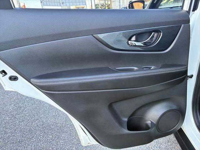 エクストレイル ２０Ｘ　ハイブリッド　エマージェンシーブレーキＰ　４ＷＤ　禁煙車　純正メモリーナビ　バックカメラ　フルセグＴＶ　　Ｂｌｕｅｔｏｏｔｈ対応　ＵＳＢポート　衝突軽減ブレーキ　シートヒーター　ＬＥＤヘッドライト　電動格納ミラー　盗難防止装置　スマートキー（56枚目）