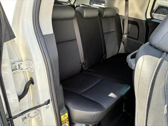 ＦＪクルーザー カラーパッケージ　Ａｕｄｉｓｏｎサウンド　４ＷＤ　禁煙車　バックカメラ　ヘッドレストモニター　クルーズコントロール　ＨＩＤヘッドライト　メモリーナビ　Ｂｌｕｅｔｏｏｔｈ　キーレス　コーナーセンサー　盗難防止装置（8枚目）