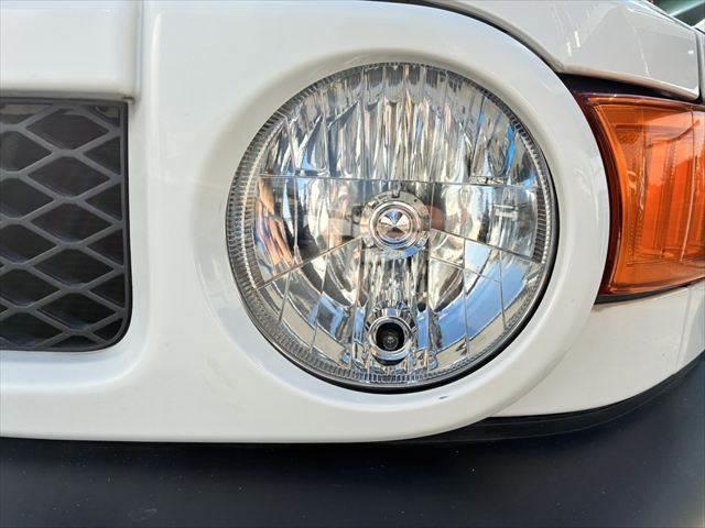 ＦＪクルーザー カラーパッケージ　Ａｕｄｉｓｏｎサウンド　４ＷＤ　禁煙車　バックカメラ　ヘッドレストモニター　クルーズコントロール　ＨＩＤヘッドライト　メモリーナビ　Ｂｌｕｅｔｏｏｔｈ　キーレス　コーナーセンサー　盗難防止装置（20枚目）