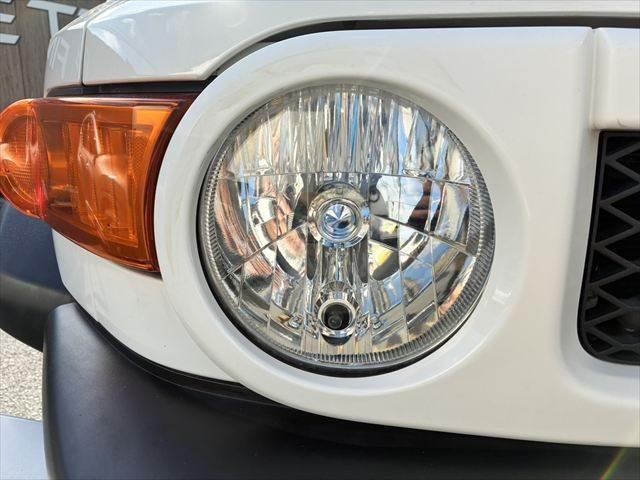 ＦＪクルーザー カラーパッケージ　Ａｕｄｉｓｏｎサウンド　４ＷＤ　禁煙車　バックカメラ　ヘッドレストモニター　クルーズコントロール　ＨＩＤヘッドライト　メモリーナビ　Ｂｌｕｅｔｏｏｔｈ　キーレス　コーナーセンサー　盗難防止装置（21枚目）