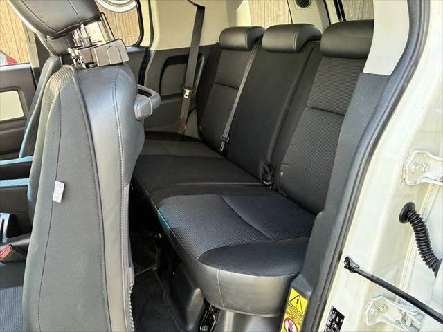 ＦＪクルーザー カラーパッケージ　Ａｕｄｉｓｏｎサウンド　４ＷＤ　禁煙車　バックカメラ　ヘッドレストモニター　クルーズコントロール　ＨＩＤヘッドライト　メモリーナビ　Ｂｌｕｅｔｏｏｔｈ　キーレス　コーナーセンサー　盗難防止装置（29枚目）