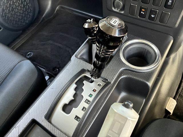 ＦＪクルーザー カラーパッケージ　Ａｕｄｉｓｏｎサウンド　４ＷＤ　禁煙車　バックカメラ　ヘッドレストモニター　クルーズコントロール　ＨＩＤヘッドライト　メモリーナビ　Ｂｌｕｅｔｏｏｔｈ　キーレス　コーナーセンサー　盗難防止装置（30枚目）