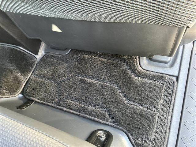 ＦＪクルーザー カラーパッケージ　Ａｕｄｉｓｏｎサウンド　４ＷＤ　禁煙車　バックカメラ　ヘッドレストモニター　クルーズコントロール　ＨＩＤヘッドライト　メモリーナビ　Ｂｌｕｅｔｏｏｔｈ　キーレス　コーナーセンサー　盗難防止装置（42枚目）