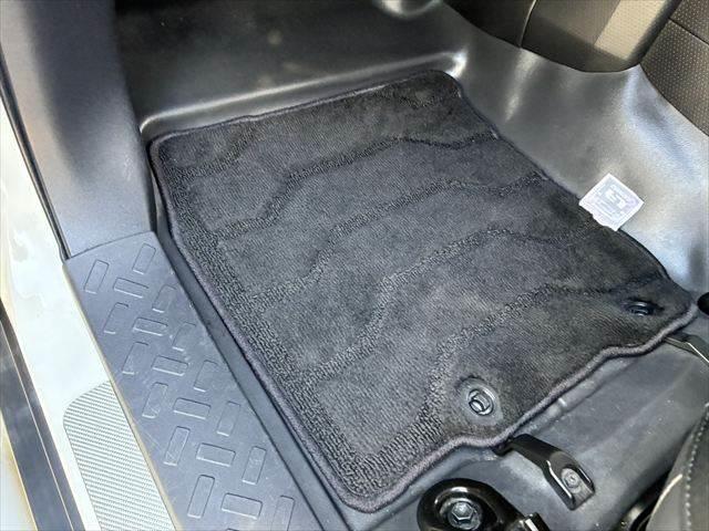 ＦＪクルーザー カラーパッケージ　Ａｕｄｉｓｏｎサウンド　４ＷＤ　禁煙車　バックカメラ　ヘッドレストモニター　クルーズコントロール　ＨＩＤヘッドライト　メモリーナビ　Ｂｌｕｅｔｏｏｔｈ　キーレス　コーナーセンサー　盗難防止装置（43枚目）