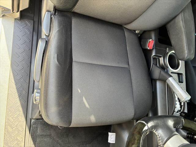 ＦＪクルーザー カラーパッケージ　Ａｕｄｉｓｏｎサウンド　４ＷＤ　禁煙車　バックカメラ　ヘッドレストモニター　クルーズコントロール　ＨＩＤヘッドライト　メモリーナビ　Ｂｌｕｅｔｏｏｔｈ　キーレス　コーナーセンサー　盗難防止装置（47枚目）