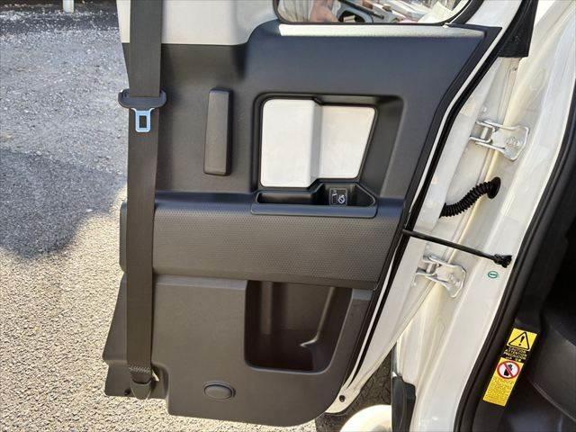 ＦＪクルーザー カラーパッケージ　Ａｕｄｉｓｏｎサウンド　４ＷＤ　禁煙車　バックカメラ　ヘッドレストモニター　クルーズコントロール　ＨＩＤヘッドライト　メモリーナビ　Ｂｌｕｅｔｏｏｔｈ　キーレス　コーナーセンサー　盗難防止装置（48枚目）