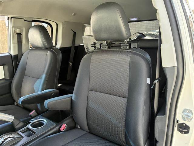 ＦＪクルーザー カラーパッケージ　Ａｕｄｉｓｏｎサウンド　４ＷＤ　禁煙車　バックカメラ　ヘッドレストモニター　クルーズコントロール　ＨＩＤヘッドライト　メモリーナビ　Ｂｌｕｅｔｏｏｔｈ　キーレス　コーナーセンサー　盗難防止装置（52枚目）