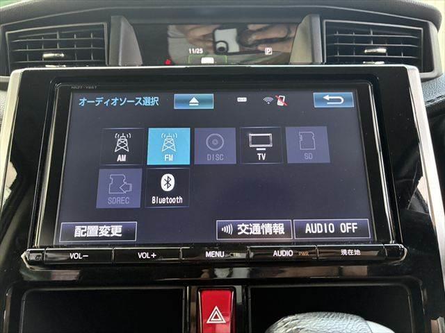 ルーミー カスタムＧ＿Ｓ　ユーザー買取車　純正９インチナビ　バックカメラ　禁煙車　衝突軽減ブレーキ　クルーズコントロール　フルセグＴＶ　両側パワースライドドア　Ｂｌｕｅｔｏｏｔｈ　ＬＥＤヘッドランプ　シートヒーター　ＥＴＣ（5枚目）