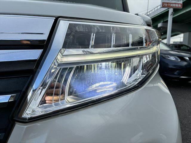 ルーミー カスタムＧ＿Ｓ　ユーザー買取車　純正９インチナビ　バックカメラ　禁煙車　衝突軽減ブレーキ　クルーズコントロール　フルセグＴＶ　両側パワースライドドア　Ｂｌｕｅｔｏｏｔｈ　ＬＥＤヘッドランプ　シートヒーター　ＥＴＣ（13枚目）