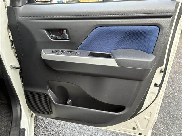 ルーミー カスタムＧ＿Ｓ　ユーザー買取車　純正９インチナビ　バックカメラ　禁煙車　衝突軽減ブレーキ　クルーズコントロール　フルセグＴＶ　両側パワースライドドア　Ｂｌｕｅｔｏｏｔｈ　ＬＥＤヘッドランプ　シートヒーター　ＥＴＣ（53枚目）