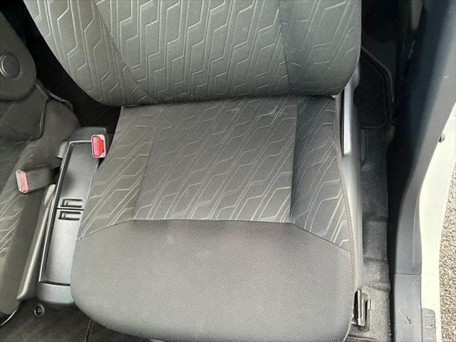 ルーミー カスタムＧ＿Ｓ　ユーザー買取車　純正９インチナビ　バックカメラ　禁煙車　衝突軽減ブレーキ　クルーズコントロール　フルセグＴＶ　両側パワースライドドア　Ｂｌｕｅｔｏｏｔｈ　ＬＥＤヘッドランプ　シートヒーター　ＥＴＣ（61枚目）