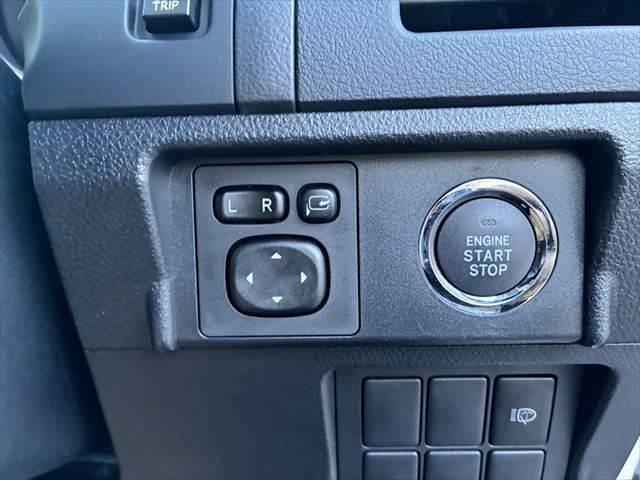 ランドクルーザープラド TX SDナビ バックカメラ 禁煙車 ルーフレール ETC フルセグTV LEDヘッドライト Bluetooth 純正17インチアルミホイール スマートキー CDチェンジャー フォグランプ 電動格納ミラー(7枚目)