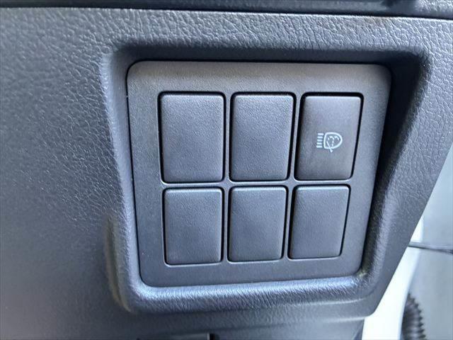 ランドクルーザープラド TX SDナビ バックカメラ 禁煙車 ルーフレール ETC フルセグTV LEDヘッドライト Bluetooth 純正17インチアルミホイール スマートキー CDチェンジャー フォグランプ 電動格納ミラー(8枚目)
