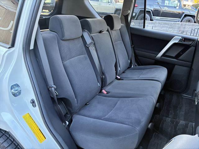 ランドクルーザープラド TX SDナビ バックカメラ 禁煙車 ルーフレール ETC フルセグTV LEDヘッドライト Bluetooth 純正17インチアルミホイール スマートキー CDチェンジャー フォグランプ 電動格納ミラー(10枚目)