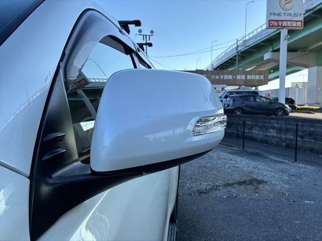 ランドクルーザープラド TX SDナビ バックカメラ 禁煙車 ルーフレール ETC フルセグTV LEDヘッドライト Bluetooth 純正17インチアルミホイール スマートキー CDチェンジャー フォグランプ 電動格納ミラー(27枚目)