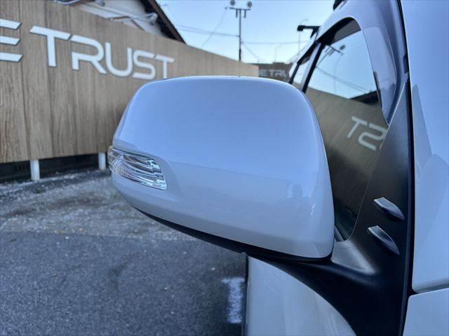 ランドクルーザープラド TX SDナビ バックカメラ 禁煙車 ルーフレール ETC フルセグTV LEDヘッドライト Bluetooth 純正17インチアルミホイール スマートキー CDチェンジャー フォグランプ 電動格納ミラー(28枚目)