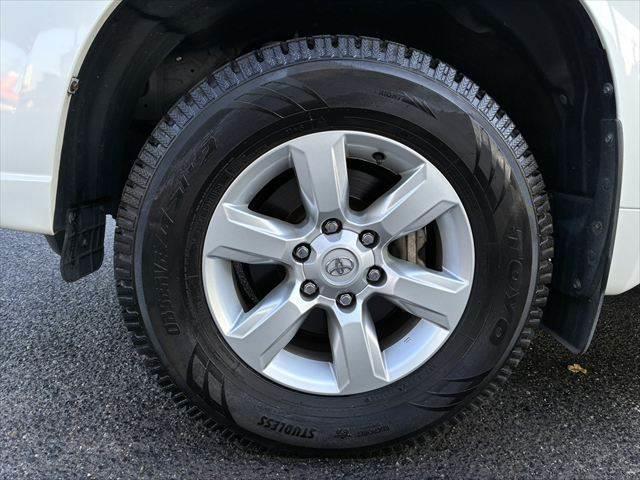 ランドクルーザープラド TX SDナビ バックカメラ 禁煙車 ルーフレール ETC フルセグTV LEDヘッドライト Bluetooth 純正17インチアルミホイール スマートキー CDチェンジャー フォグランプ 電動格納ミラー(31枚目)